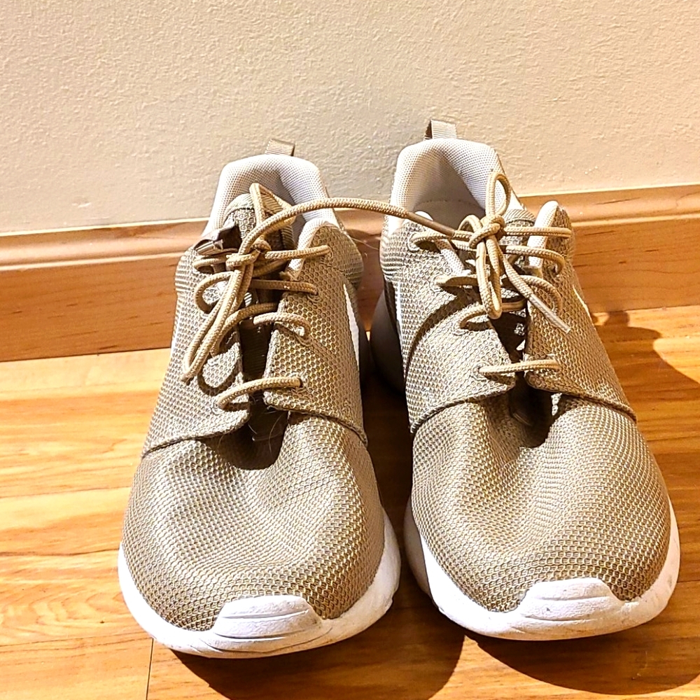 Nike tan barely worn